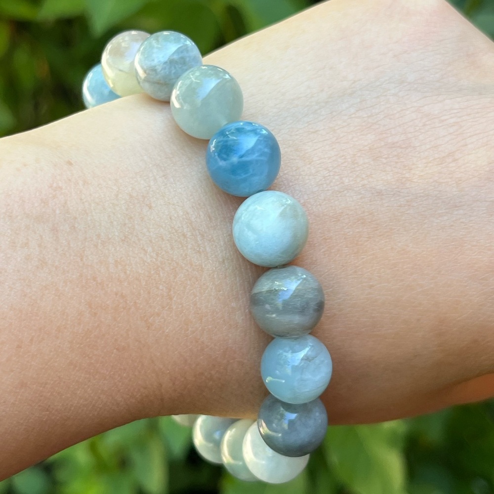 11.5mm stretchable‎ aquamarine bracelet